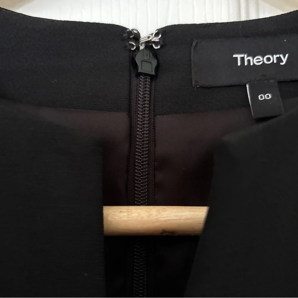 Theory Miyani Sevona Split Front Dress size 00 Black Stretch NWT - Picture 7 of 9